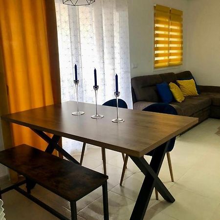 Villa Life . Precioso Bajo Frente Piscina Sucina Eksteriør billede
