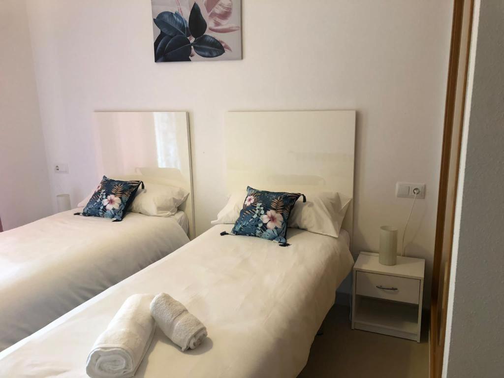 Villa Life . Precioso Bajo Frente Piscina Sucina Eksteriør billede